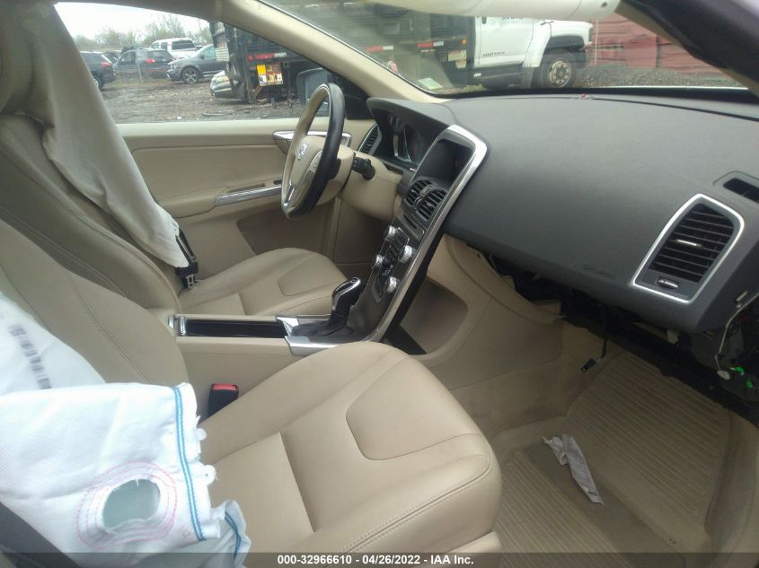 2016 VOLVO XC60 T6 YV4902RK5G2788552