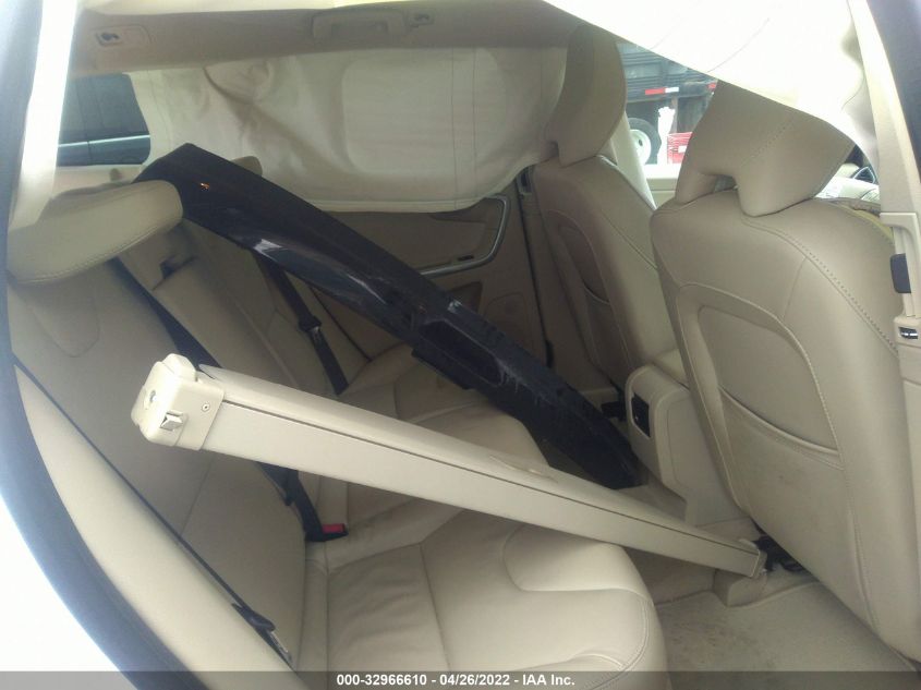 2016 VOLVO XC60 T6 YV4902RK5G2788552