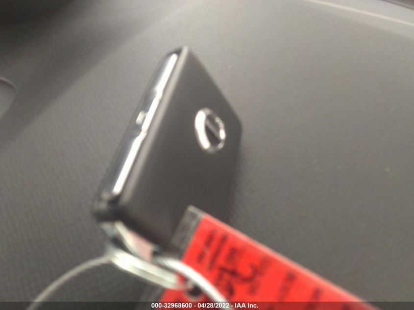 2017 VOLVO XC90 MOMENTUM YV4A22PK7H1145573