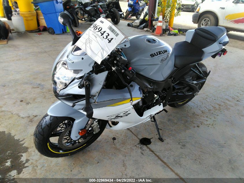 2022 SUZUKI GSX-R600 JS1GN7FA2N7100117
