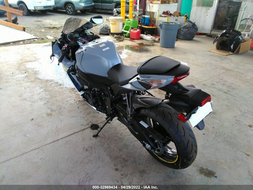 2022 SUZUKI GSX-R600 JS1GN7FA2N7100117