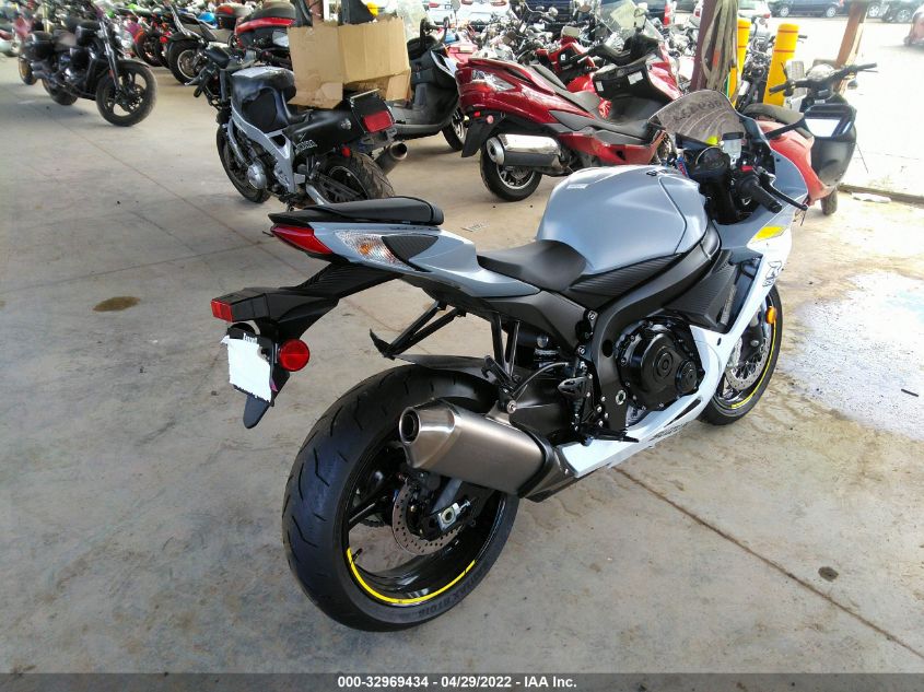 2022 SUZUKI GSX-R600 JS1GN7FA2N7100117