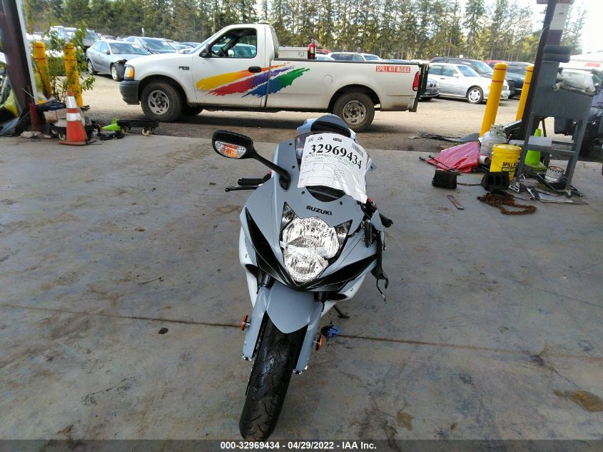 2022 SUZUKI GSX-R600 JS1GN7FA2N7100117