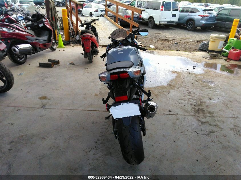 2022 SUZUKI GSX-R600 JS1GN7FA2N7100117