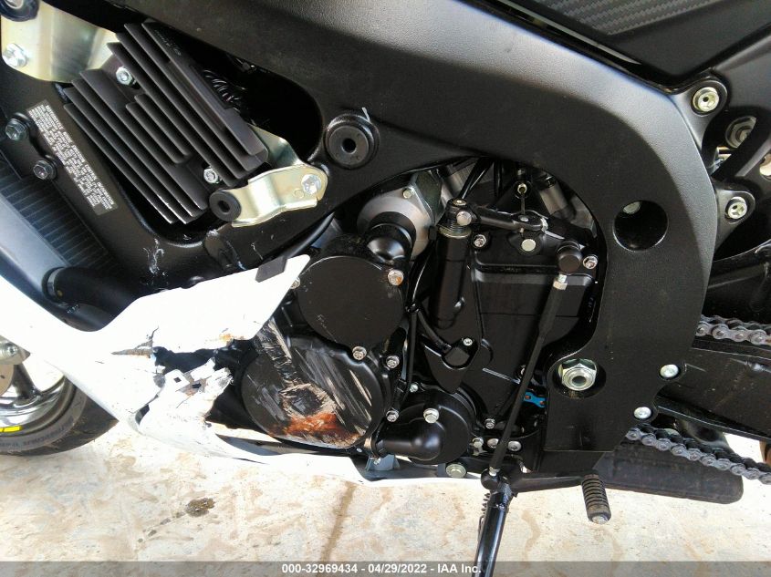 2022 SUZUKI GSX-R600 JS1GN7FA2N7100117