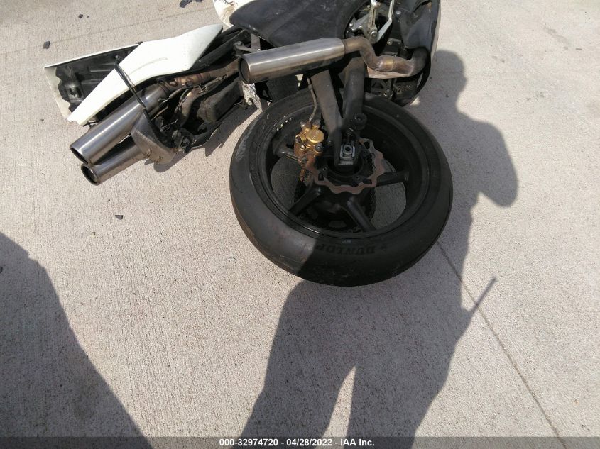 2008 TRIUMPH MOTORCYCLE STREET TRIPLE 675 SMTD01NE18J325792