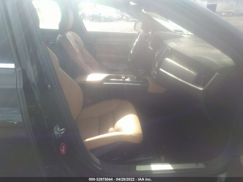 2017 VOLVO S90 MOMENTUM YV1A22MK8H1003704