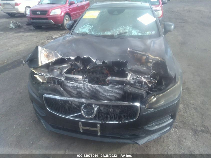 2017 VOLVO S90 MOMENTUM YV1A22MK8H1003704
