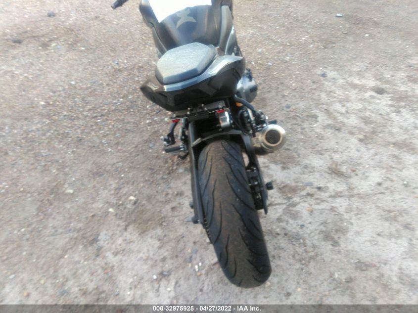 2017 KAWASAKI ZR900 JKAZR2A10HDA15017