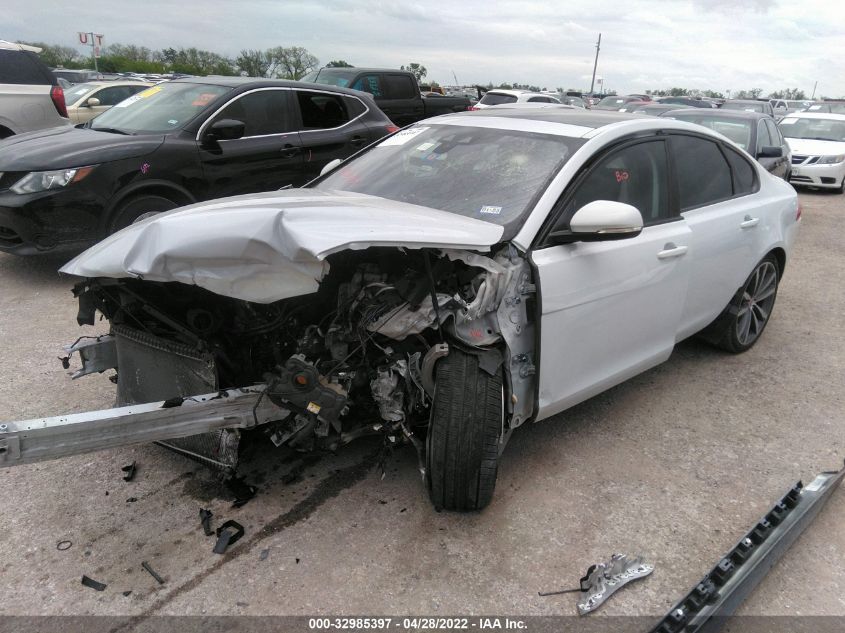 2016 JAGUAR XF S SAJBG4BV3GCY03027