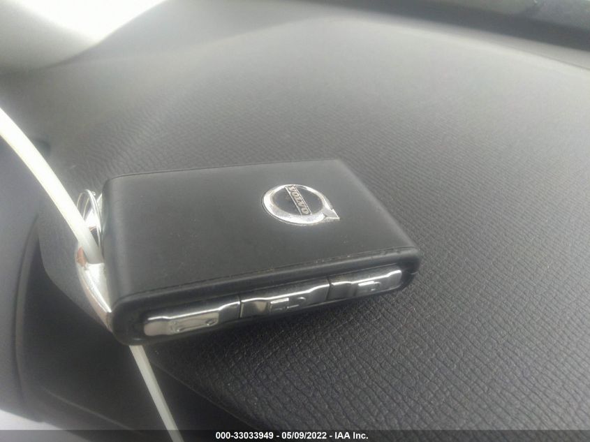 2017 VOLVO XC90 MOMENTUM YV4102KK9H1107890