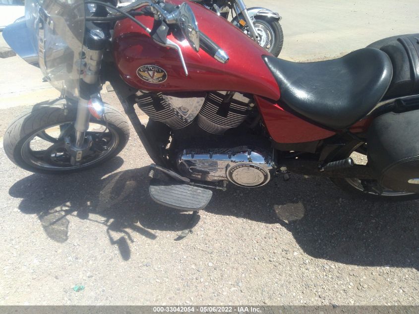 2011 VICTORY MOTORCYCLES KINGPIN STANDARD 5VPCB36N2B3006185