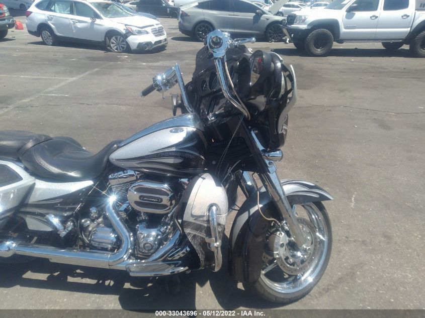 2015 HARLEY-DAVIDSON FLHXSE CVO STREET GLIDE 1HD1PXN33FB962137