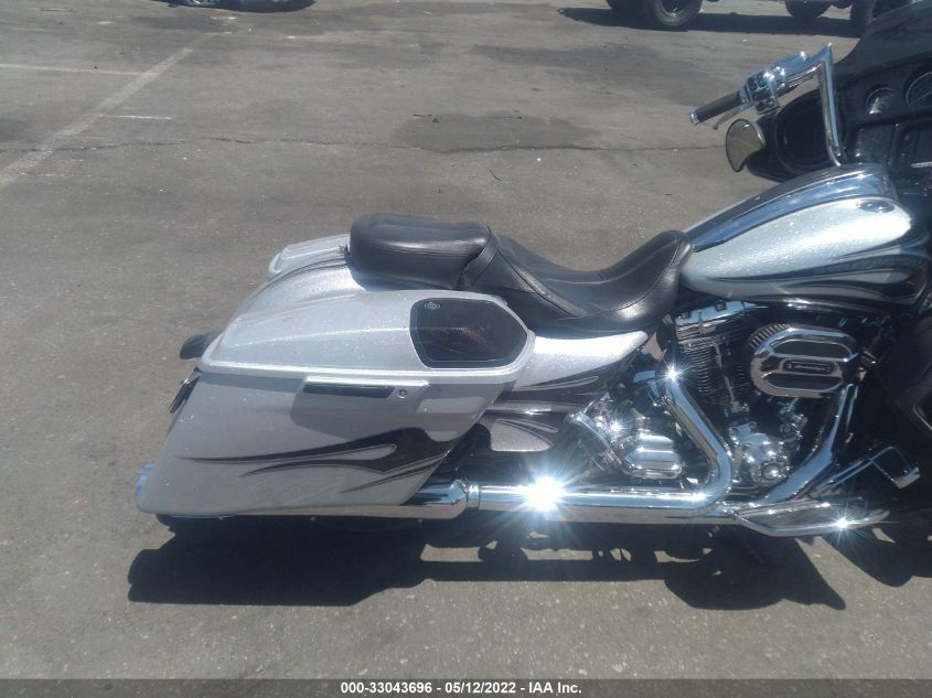 2015 HARLEY-DAVIDSON FLHXSE CVO STREET GLIDE 1HD1PXN33FB962137