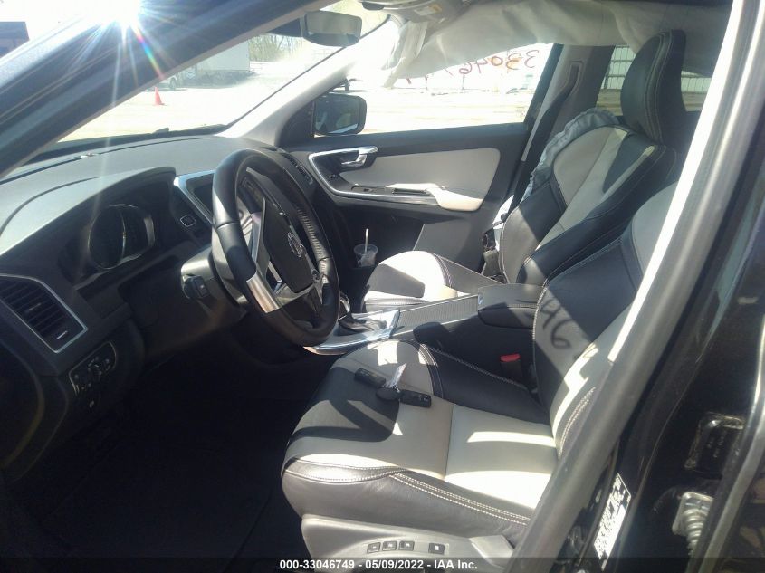 2017 VOLVO XC60 DYNAMIC YV440MRR8H2085449