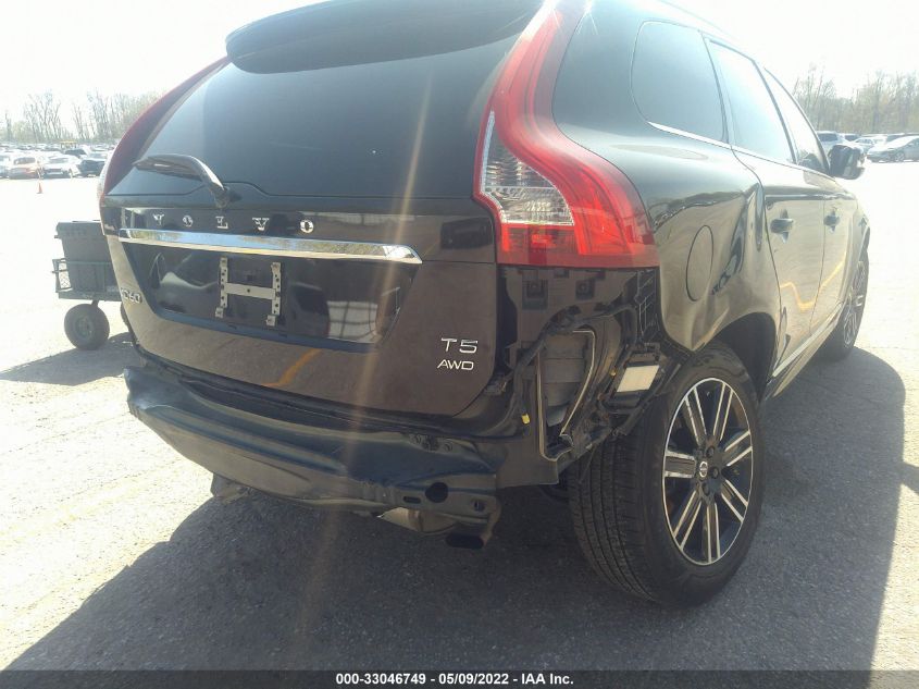2017 VOLVO XC60 DYNAMIC YV440MRR8H2085449
