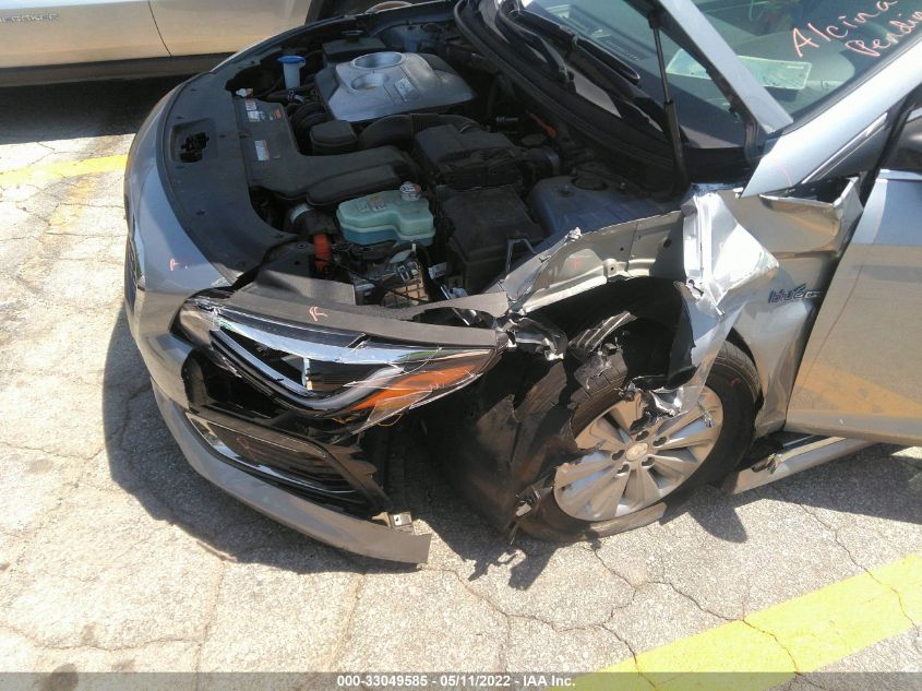 2016 HYUNDAI SONATA HYBRID SE KMHE24L17GA014702