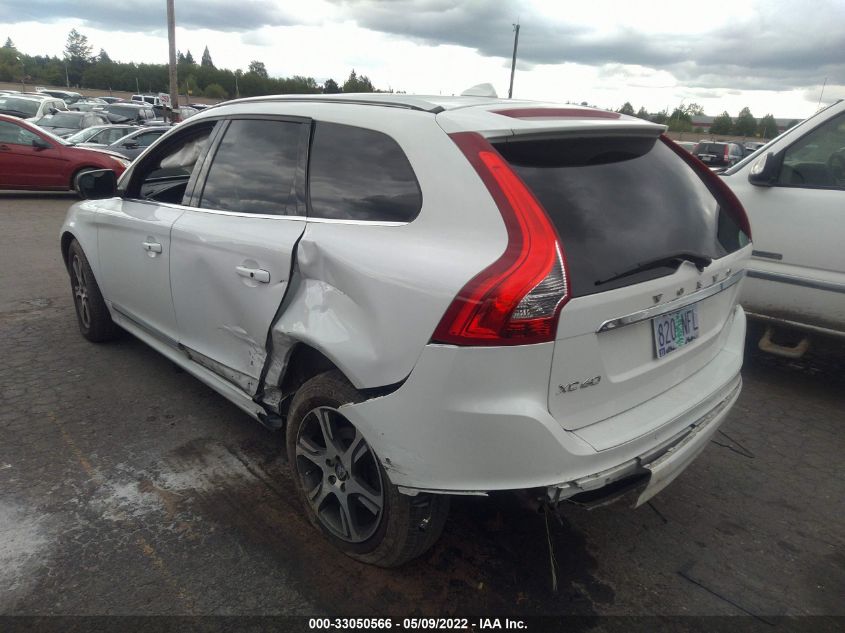 2015 VOLVO XC60 T6 YV4902RK2F2652037