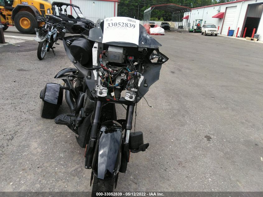 2016 VICTORY MOTORCYCLES CROSS COUNTRY 8-BALL 5VPDA36N6G3052813