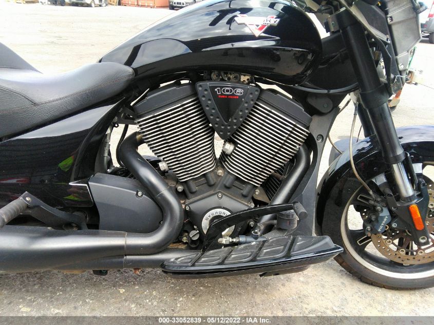 2016 VICTORY MOTORCYCLES CROSS COUNTRY 8-BALL 5VPDA36N6G3052813