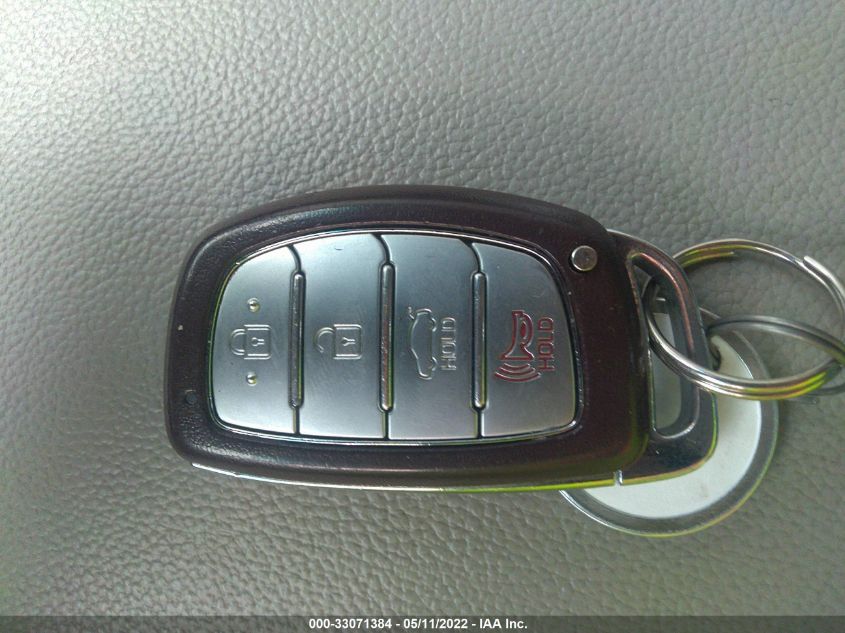 2017 HYUNDAI SONATA HYBRID SE KMHE24L32HA063373