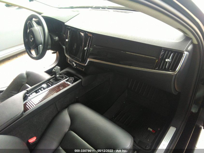 2018 VOLVO S90 MOMENTUM LVY982MKXJP038893