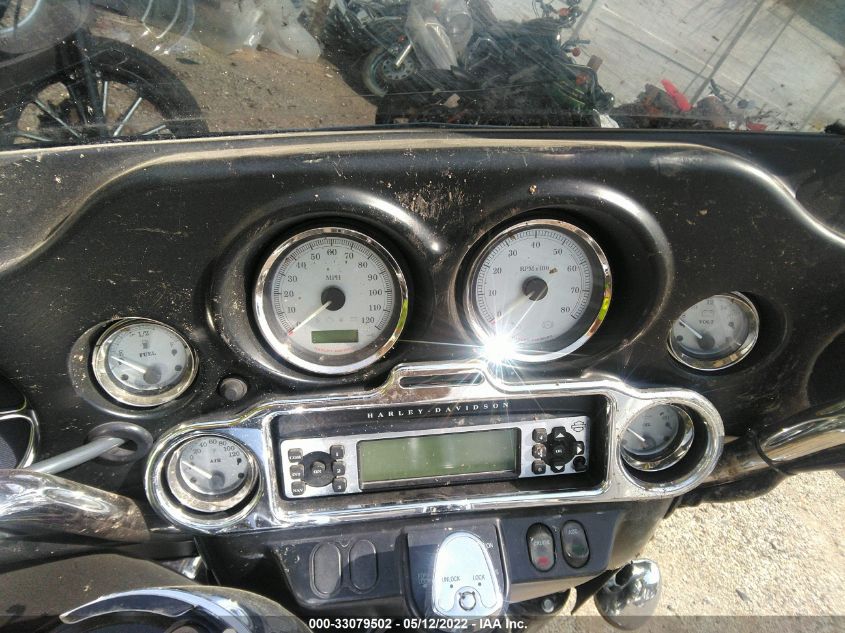 2010 HARLEY-DAVIDSON FLHX 1HD1KB413AB672376