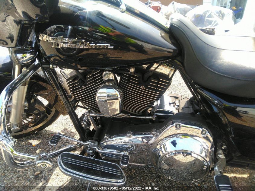2010 HARLEY-DAVIDSON FLHX 1HD1KB413AB672376