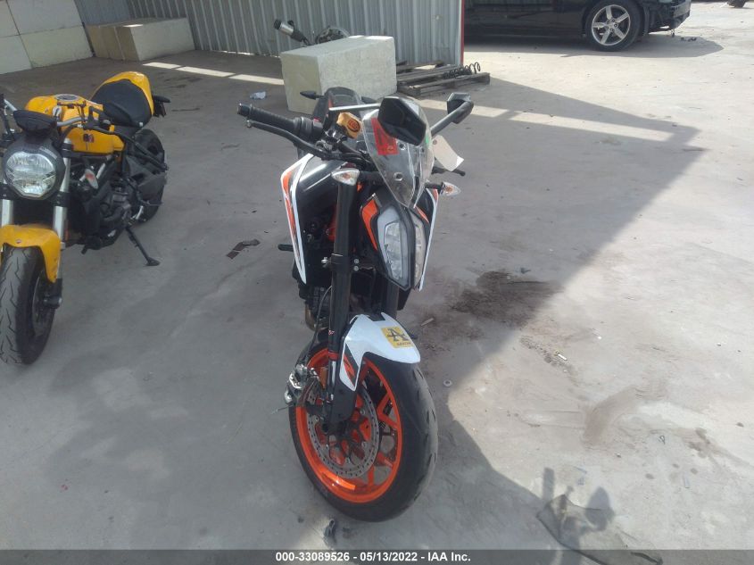 2021 KTM 890 DUKE R VBKTU9401MM811044