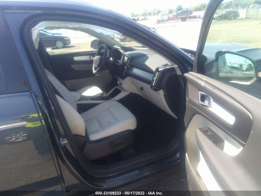 2021 VOLVO XC40 MOMENTUM YV4162UK2M2537910