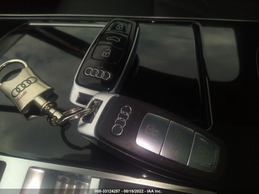 2019 AUDI A8 WAU8DAF86KN008357
