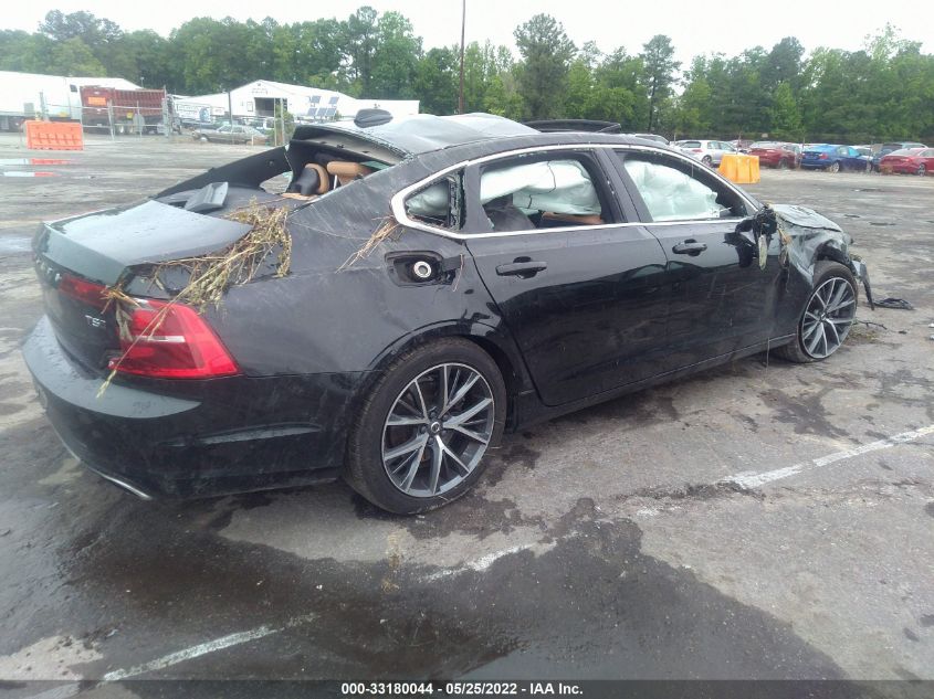 2018 VOLVO S90 MOMENTUM LVY102MK1JP056140
