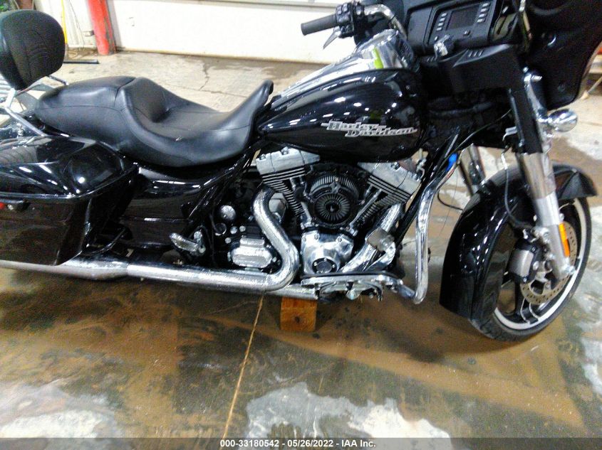2016 HARLEY-DAVIDSON FLHX STREET GLIDE 1HD1KBM18GB658188
