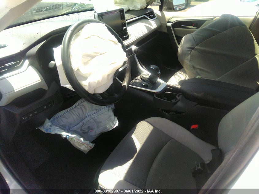 Image 5 of 2019 TOYOTA RAV4  salvage vehicle - Lot #33182907 at IAAI