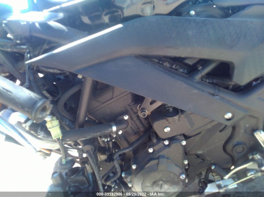 2019 YAMAHA YZFR3 A MH3RH18Y2KK002521