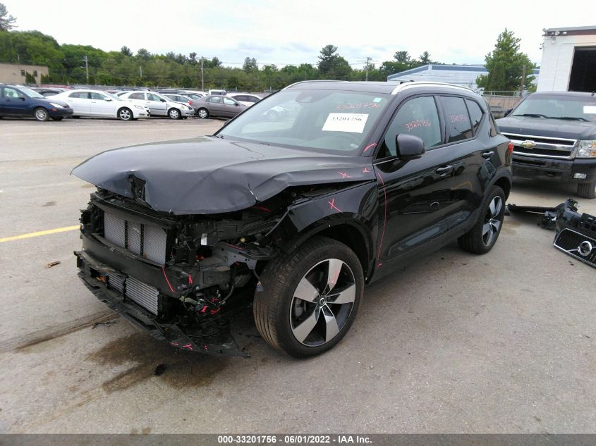 2020 VOLVO XC40 MOMENTUM YV4162UK1L2203575
