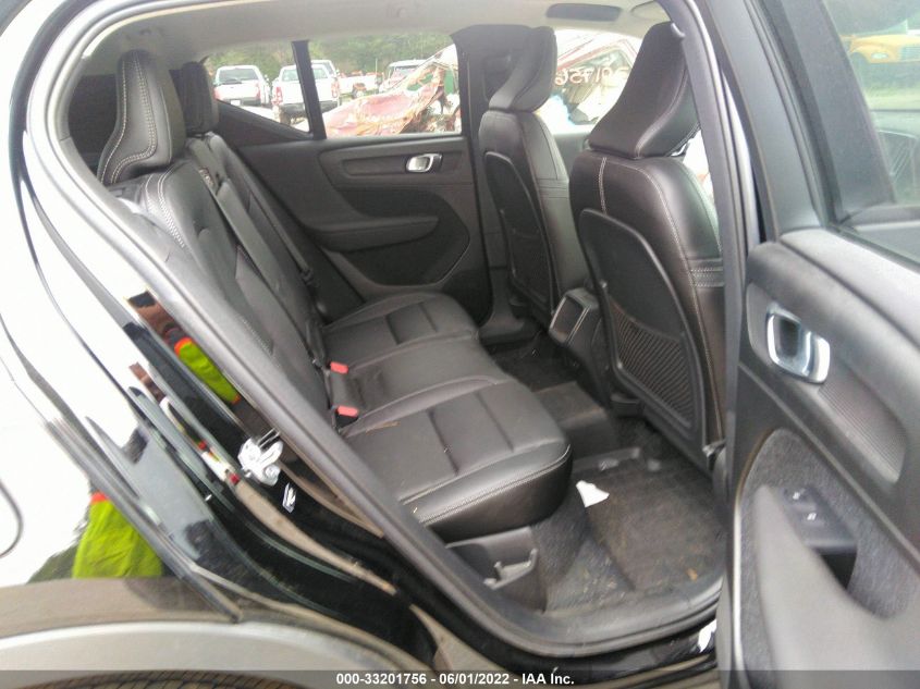 2020 VOLVO XC40 MOMENTUM YV4162UK1L2203575