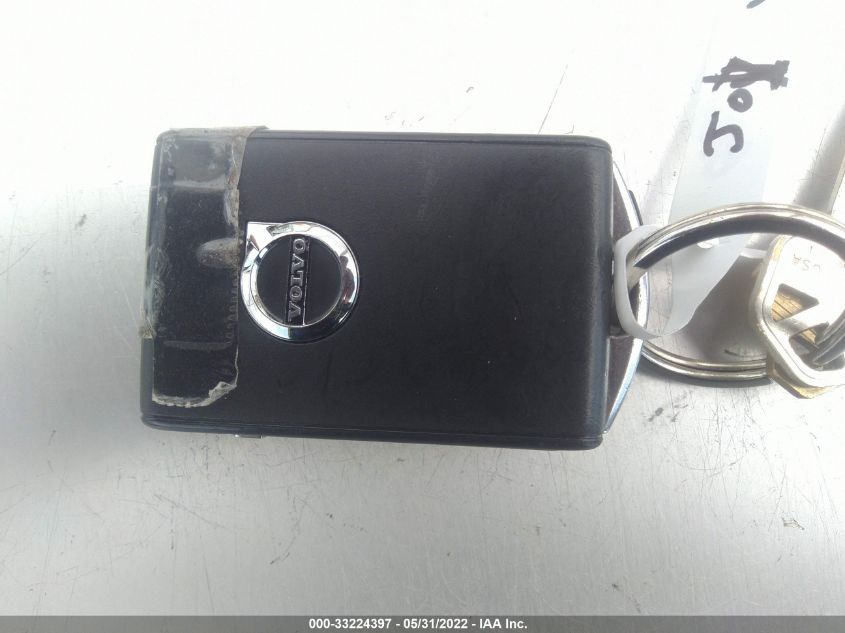 2016 VOLVO XC90 T6 MOMENTUM YV4A22PK9G1066582