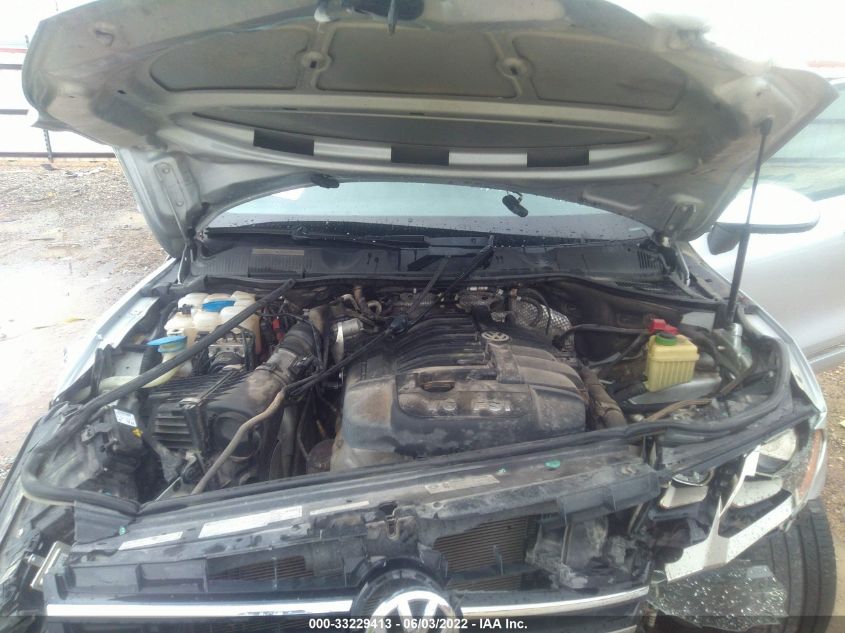 2013 VOLKSWAGEN TOUAREG EXEC WVGEF9BP5DD002324