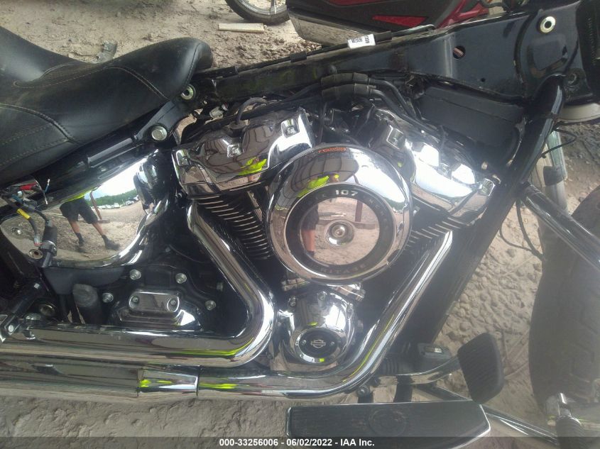 2020 HARLEY-DAVIDSON FLHC 1HD1YAJ19LB049716