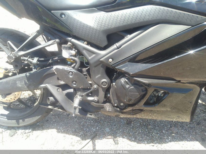 2021 YAMAHA YZFR3 A MH3RH18Y2MK005227