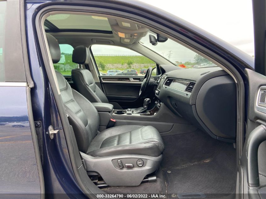 2013 VOLKSWAGEN TOUAREG EXEC WVGEF9BP1DD002935