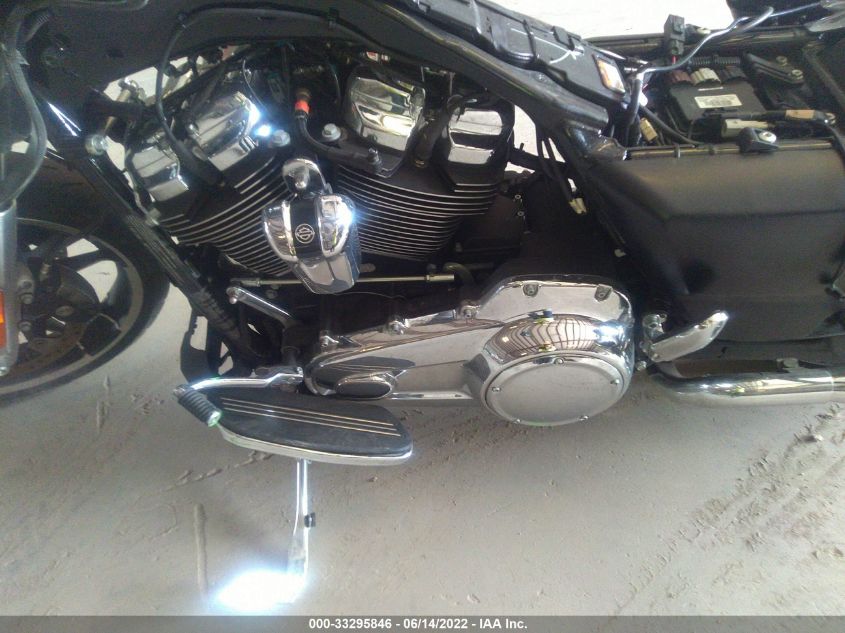 2020 HARLEY-DAVIDSON FLHX 1HD1KBC1XLB632817