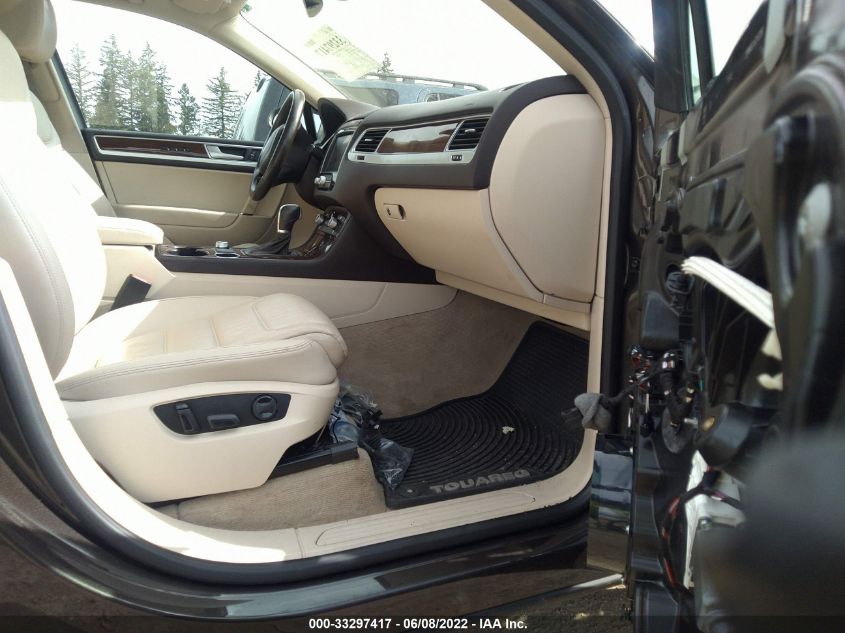 2015 VOLKSWAGEN TOUAREG LUX WVGEF9BP8FD002594