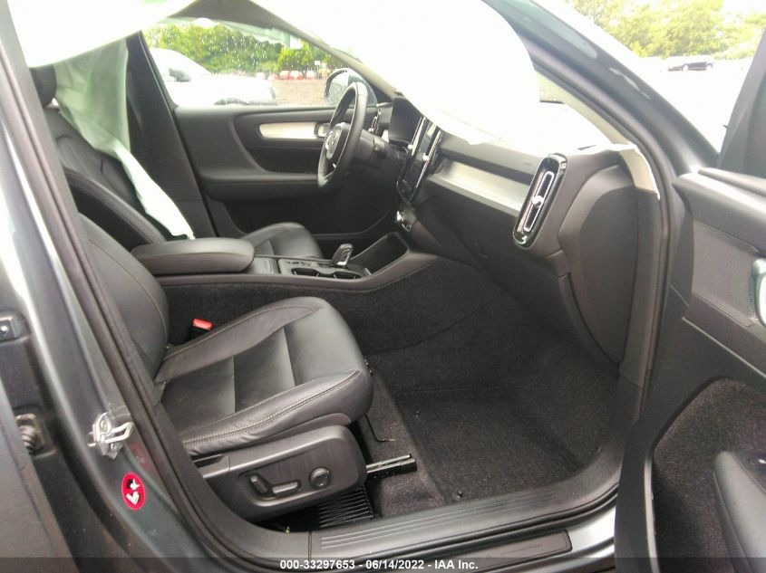 2019 VOLVO XC40 MOMENTUM YV4162UKXK2055540