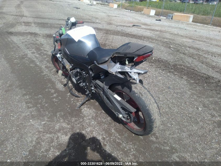2018 SUZUKI GSX-R600 JS1GN7FAXJ2100423