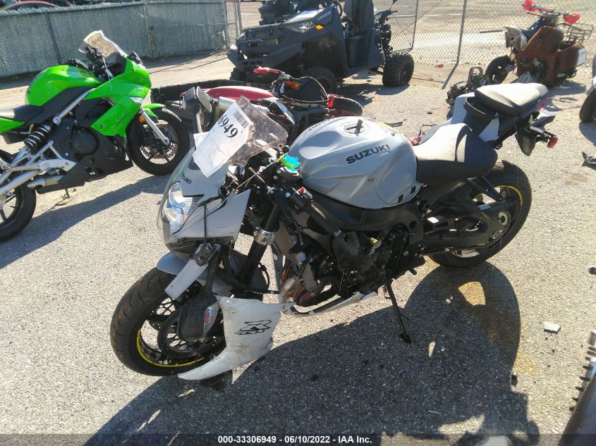 2022 SUZUKI GSX-R600 JS1GN7FA2N7100358