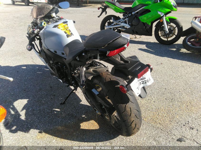 2022 SUZUKI GSX-R600 JS1GN7FA2N7100358