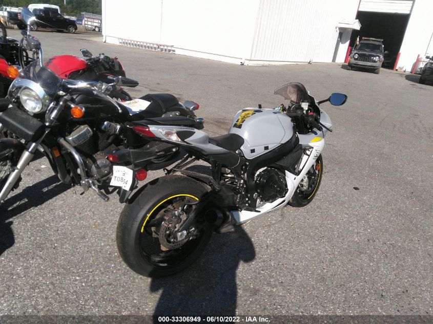 2022 SUZUKI GSX-R600 JS1GN7FA2N7100358