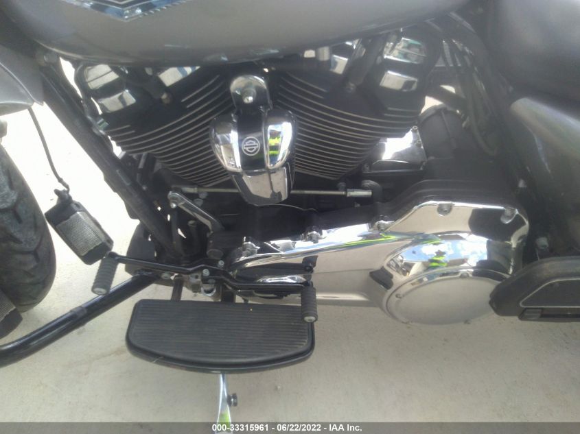 2017 HARLEY-DAVIDSON FLHR ROAD KING 1HD1FBC16HB693870